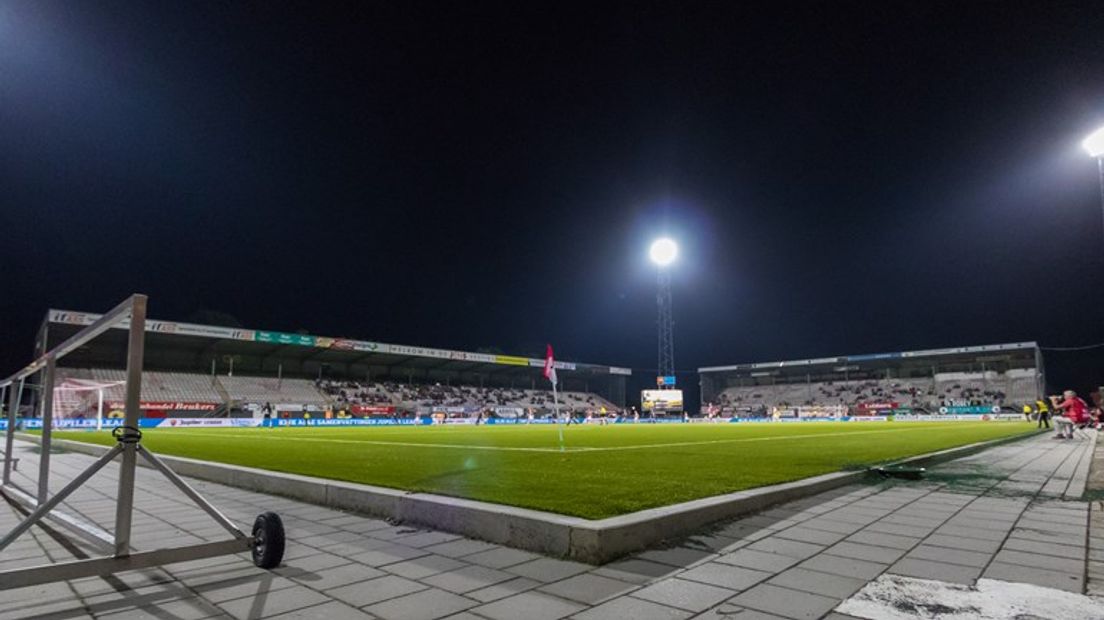 De kunstgrasmat van FC Emmen wordt aanstaande maandag verwijderd