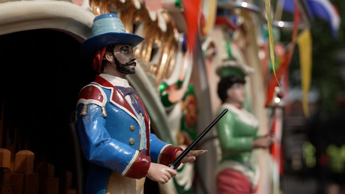 Iconisch draaiorgel De Turk terug in Deventer: 'Trots dat hij weer op straat is'