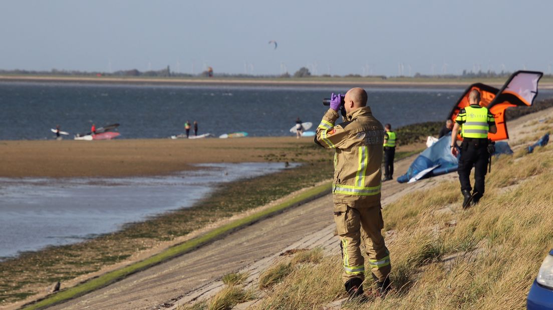 Hulpdiensten rukten massaal uit om de vermiste surfer te vinden.