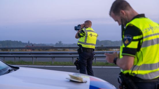 Auto botst tegen boom in Nijverdal, twee gewonden | 224 boetes tijdens snelheidscontrole in Kamperzeedijk-Oost Home