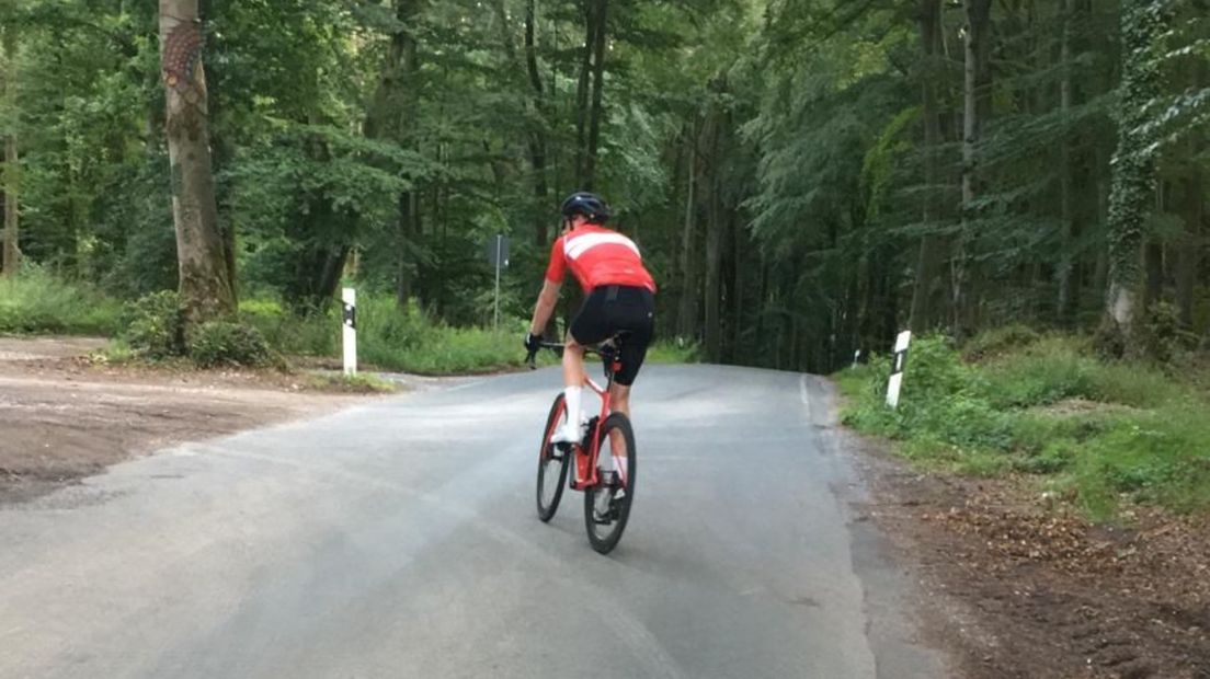 Arjen Dijkstra fietste 99 keer dezelfde berg op en af