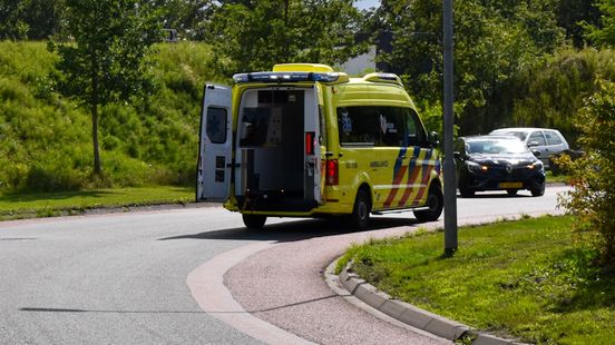 Motorrijder gewond bij ongeluk Emmen. Motorrijder gewond bij ongeluk Emmen.