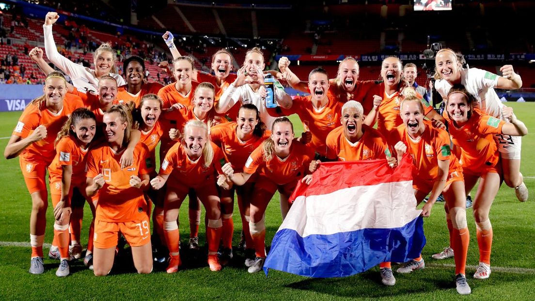 Oranje viert de WK-zege op Japan.