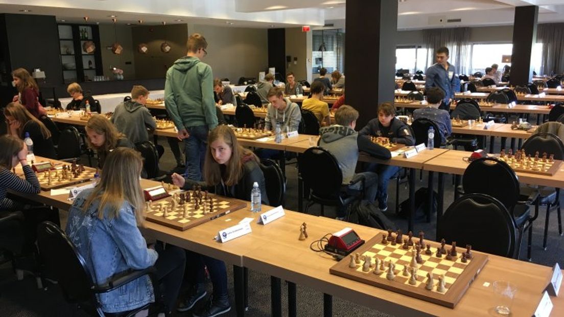 Jongeren uit heel Nederland schaken in Assen (Rechten: RTV Drenthe/Serge Vinkenvleugel)