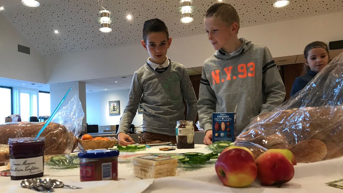 Schoolklas ontbijt met burgemeester: 'Een vrolijke start van de dag'