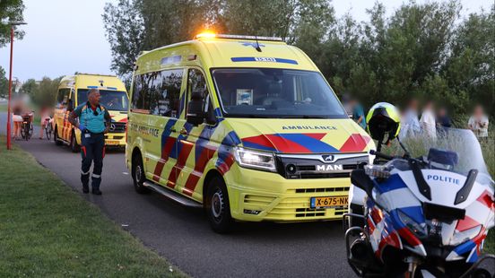 Groep helpt meisje dat naar auto wordt gesleept: 'Geen gekke dingen met haar doen' Home