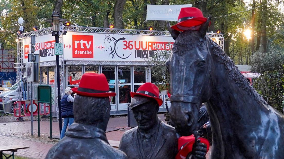 De speciale studio van Radio Drenthe op de Zuidlaardermarkt (Rechten: RTV Drenthe / Fred van Os)