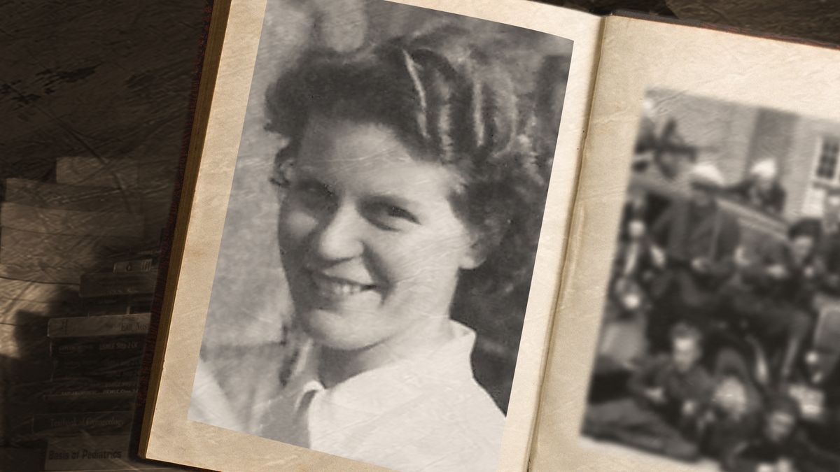 Een karakteristiek beeld: Benita Rinsma met aan beide handen een Joods kindje