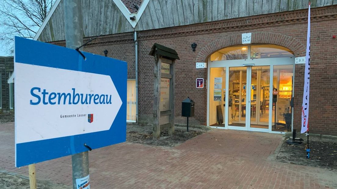 Een van de veertien stembureaus in Losser