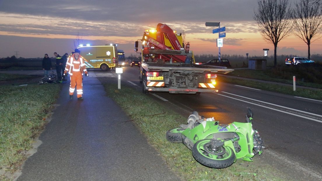 Botsing fietser en motorrijder Oostdijk