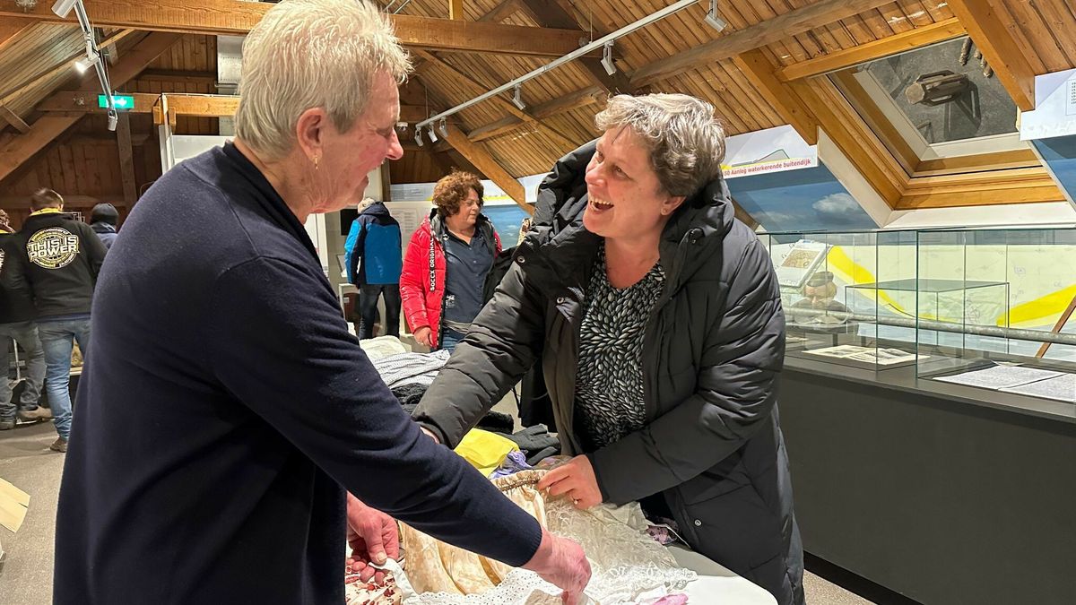 Het Polderhuis in Westkapelle blaast oude traditie nieuw leven in met klederdracht verkoop