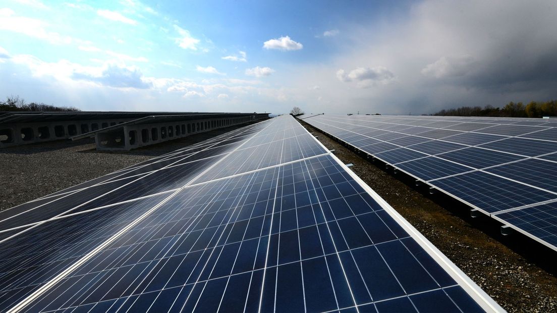 Een zonnepark zoals er meer in provincie Groningen kunnen verrijzen