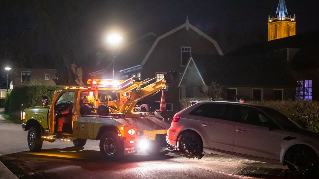 De auto werd gevonden door de politie en meegenomen.