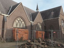 'Markante kerk' is volgens aannemer rijp voor sloop, maar gemeente wil daar niets van weten