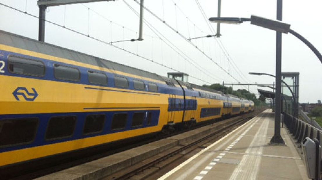 De VVD wil dat de NS er komend voorjaar al voor zorgt dat stations tussen Arnhem en Nijmegen niet meer worden overgeslagen.