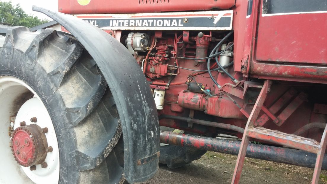 Na de Nijmeegse Vierdaagse de Tractorvierdaagse van Groesbeek. Een stoet oldtimer tractoren rijdt een route die gebaseerd is op het traject van het wandelevenement.