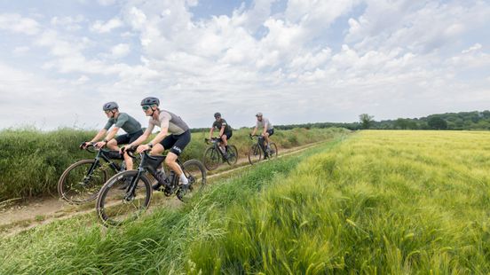 Elke toerfietser heeft eigen verhaal bij Limburgs Mooiste: 'Bevrijding dat we hier samen fietsen' Nieuws