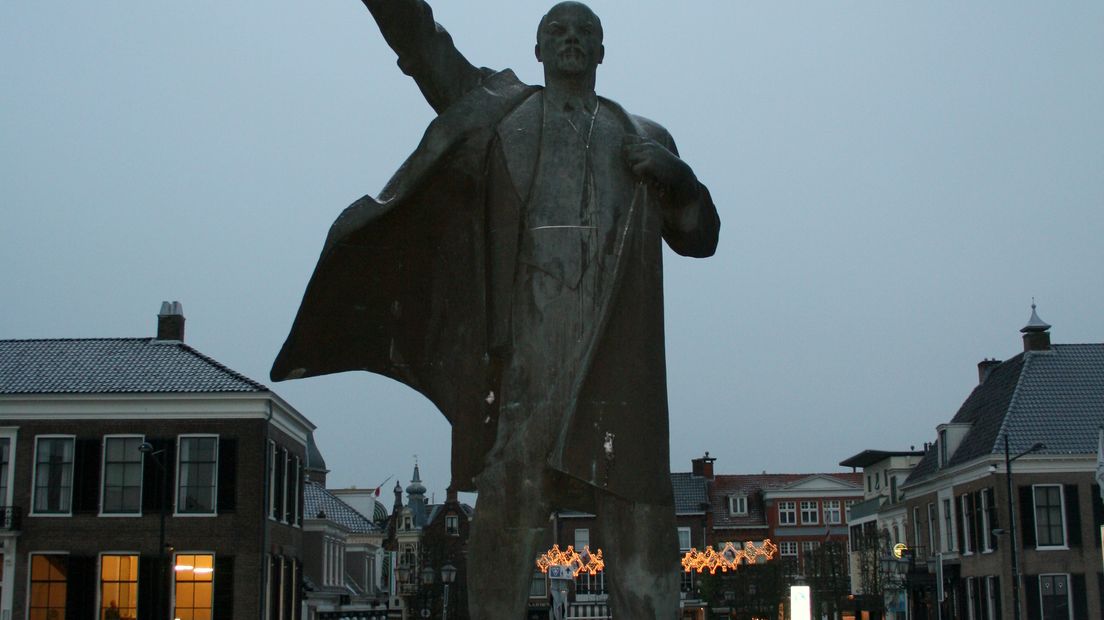 Het beeld van Lenin aan de Vaart