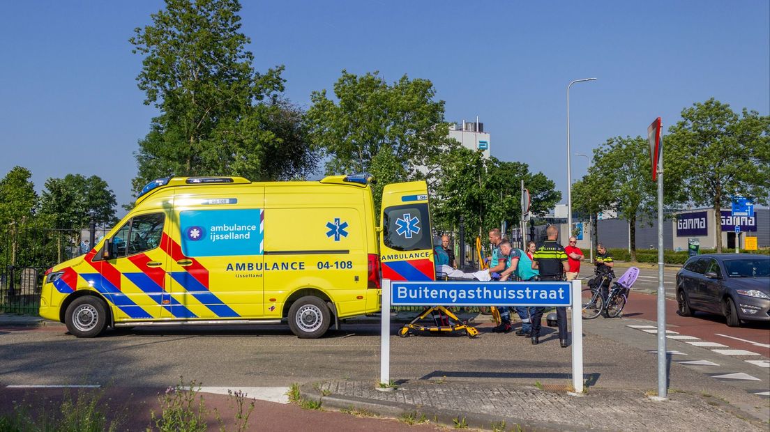 Brommerrijdster gewond bij aanrijding in Zwolle.