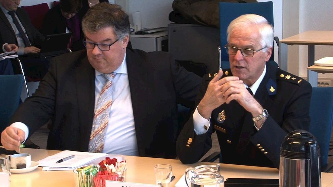 Regioburgemeester Bruls en politiechef Heijsman