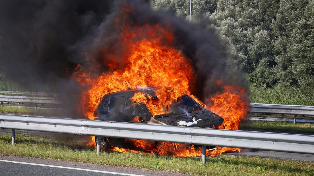 De brandende auto op de A4