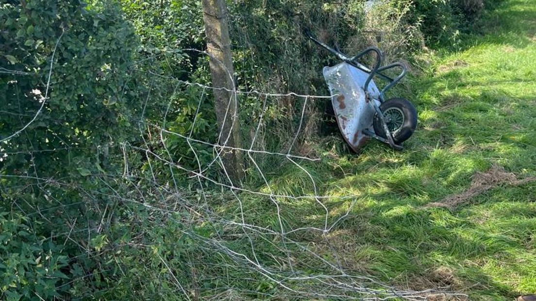 De kruiwagens werden na de inbraak achtergelaten