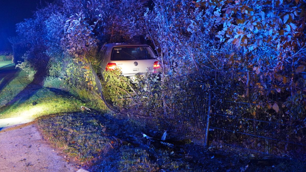 Automobiliste onder invloed rijdt in achtertuin van woning: gewond naar ziekenhuis