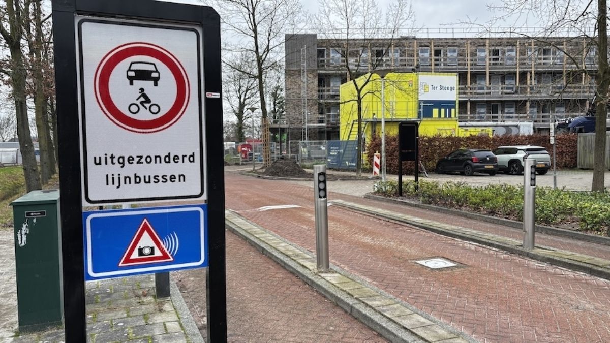 Hengelo verwijdert slagbomen bij wegafsluitingen en plaatst camera's terug