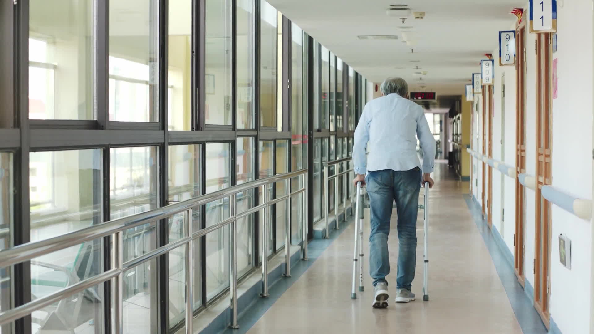 In het vizier van De Jager - Zorg uitbesteed aan commerciële bedrijven: dit zijn de gevolgen - 03-02