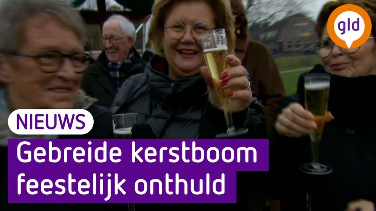 Gebreide kerstboom feestelijk onthuld Omroep Gelderland