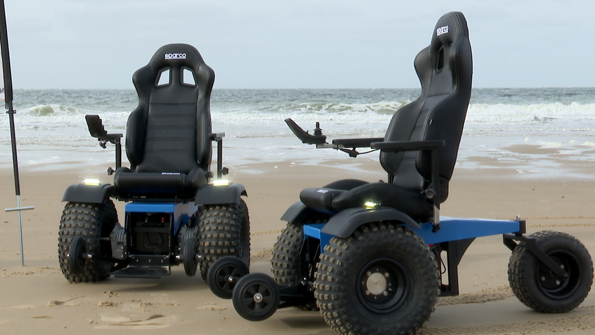 Primeur voor gemeente Veere: rolstoel voor gehandicapten die naar het strand willen