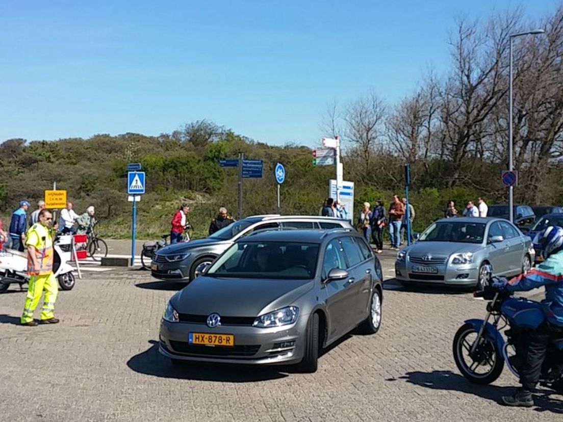 Drukte bij strand Hoek van Holland