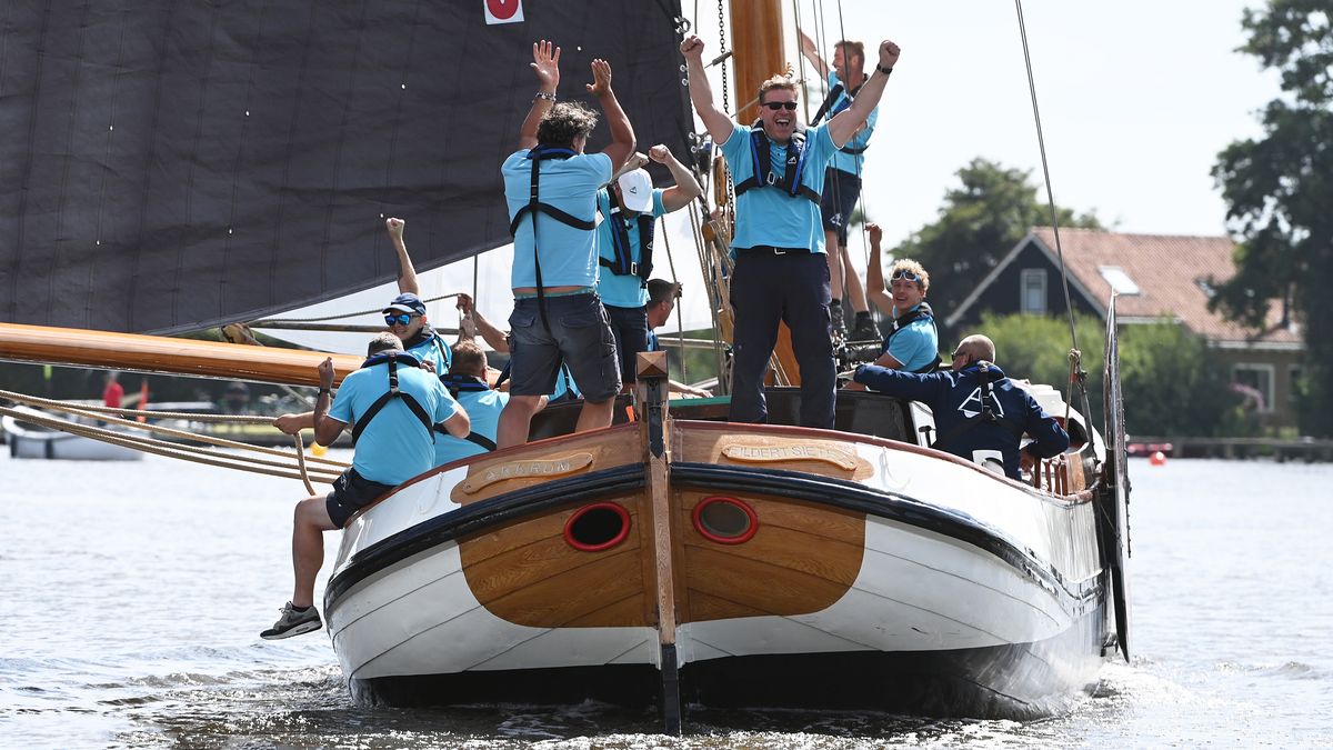 Fotofinish op water bij De Veenhoop: Akkrum finisht vlak voor Grou