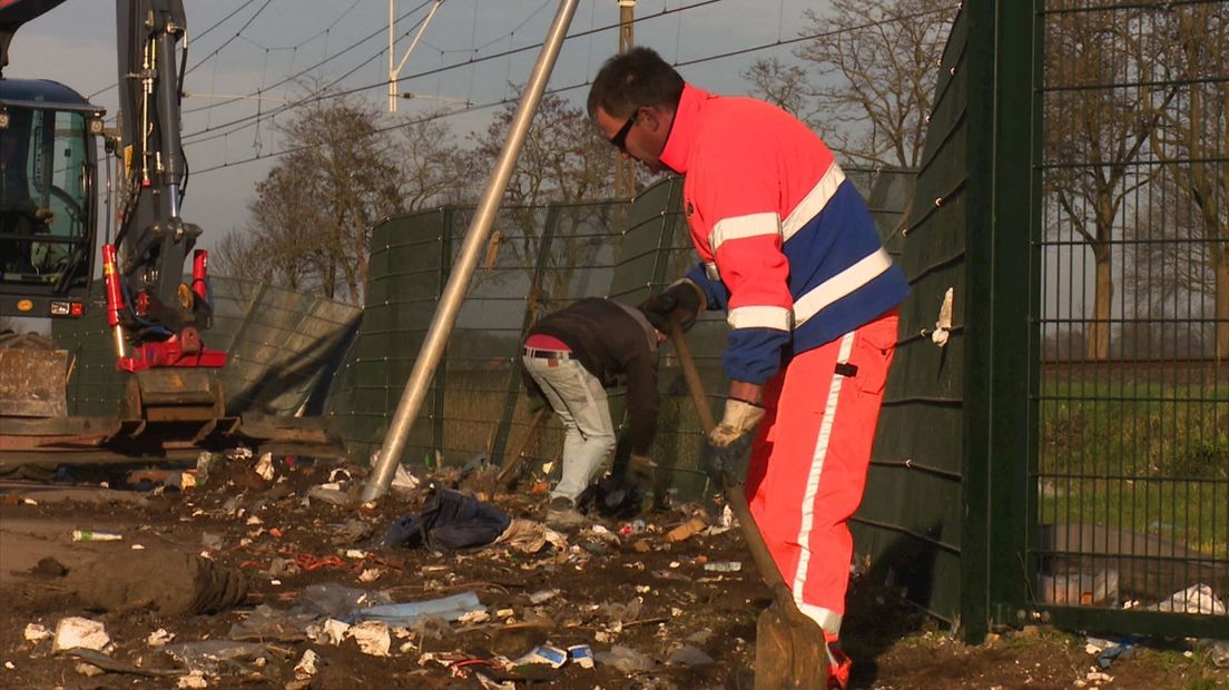 Gemeente Staphorst ruimt tonnen afval Talen Recycling op