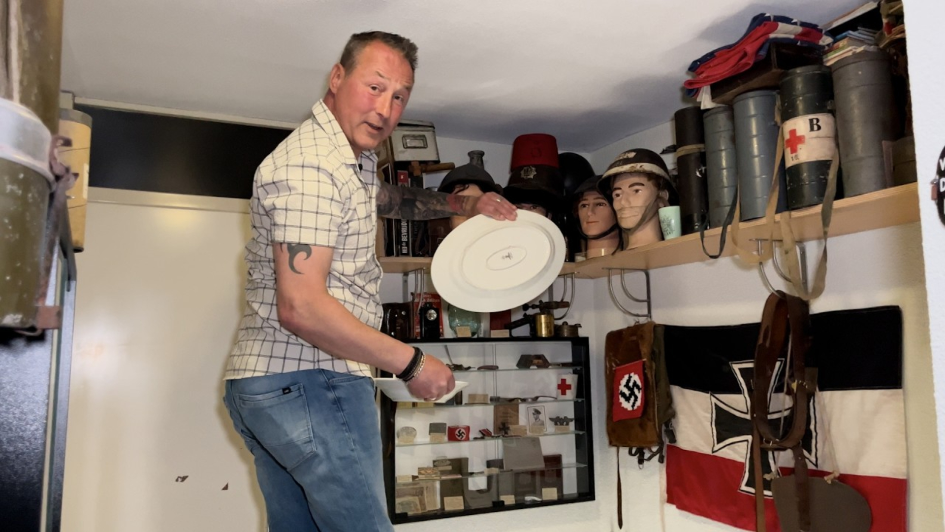 Michael heeft zoveel spullen verzameld uit de Tweede Wereldoorlog dat zijn huis langzaam is veranderd in een minimuseum.