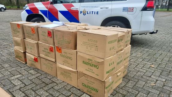 Politie neemt sportauto in beslag na ongeval op Halsweg in Nieuwdorp. Politie neemt sportauto in beslag na ongeval op Halsweg in Nieuwdorp.