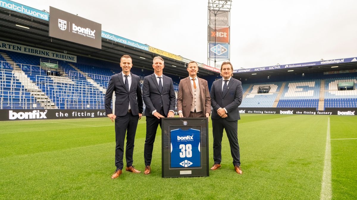 PEC Zwolle presenteert nieuwe shirtsponsor: 'Geloven in kracht van club en regio'