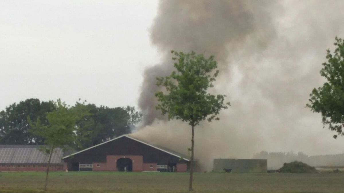 Grote brand in buitengebied Haaksbergen, meerdere korpsen opgeroepen