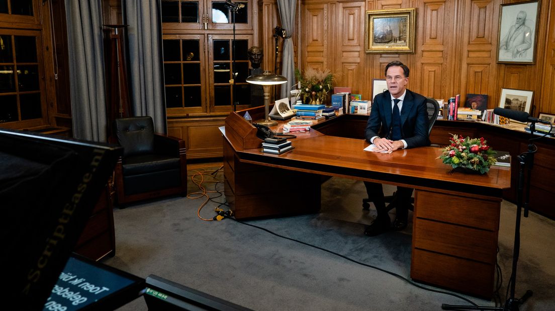 Premier Rutte tijdens zijn toespraak in het Torentje