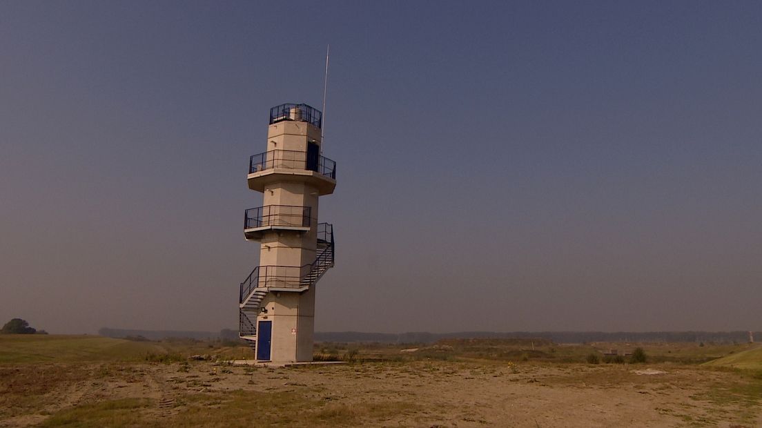In de polder is een nieuwe radartoren gebouwd, die ook als uitkijkpunt dient voor toeristen