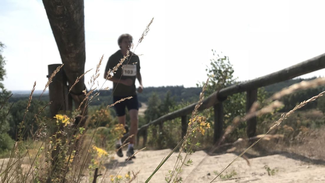 Hardloper doet mee aan de Grebbeberg Masters