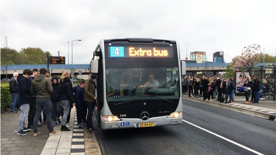 Extra bussen naar Emmen op Koningsdag
