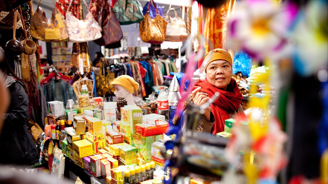 Shoppen op de Tong Tong Fair