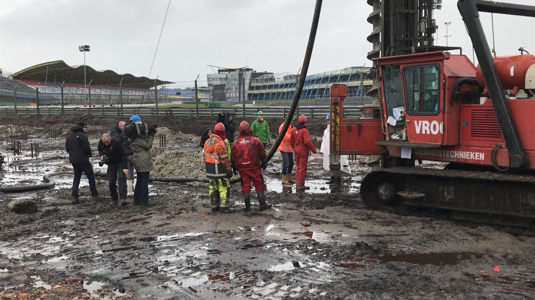 De werkzaamheden aan de nieuwe bocht zijn vandaag officieel begonnen (Rechten: Jeroen Willems/RTV Drenthe)