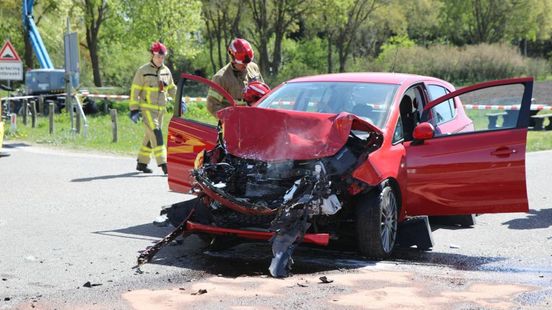 Twee gewonden bij aanrijding in Wenum-Wiesel