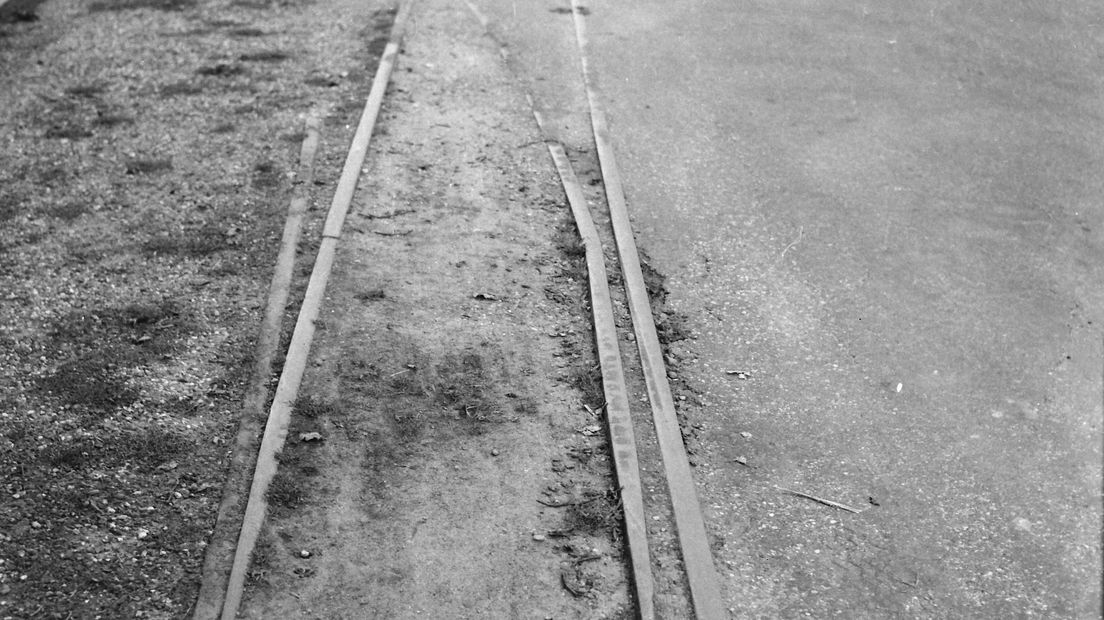 Voor de expositie ‘Doesburg en de stoomtram, 1881-1957’, is het Streekmuseum De Roode Tooren in Doesburg op zoek naar een stuk originele tramrails van ongeveer 100 centimeter.