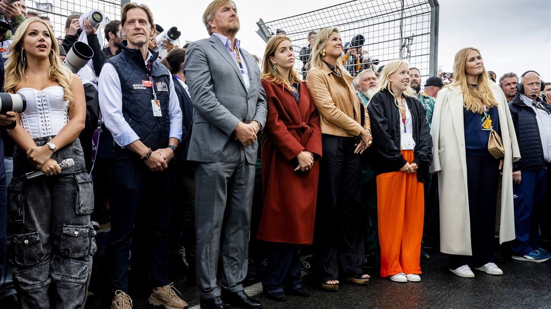Emma Heesters naast de leden van het Koninklijk Huis Zandvoort Formule 1 Max Verstappen
