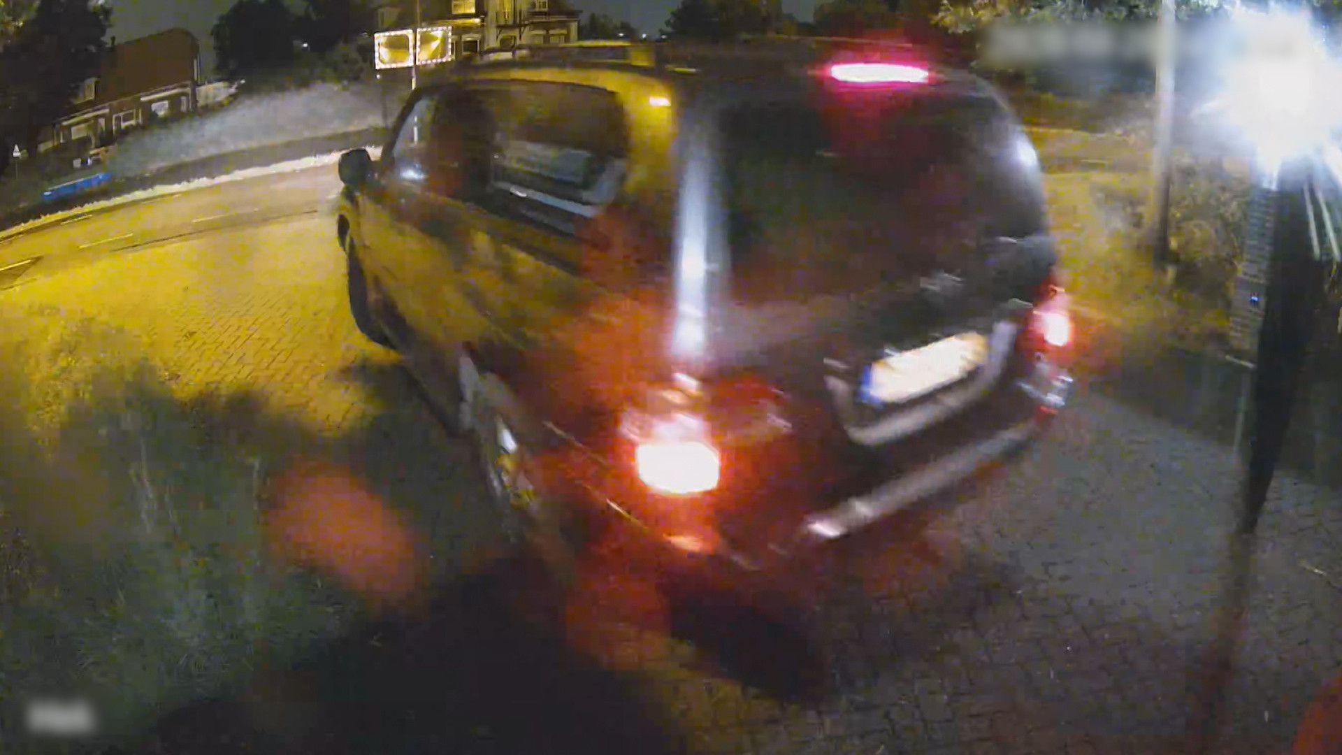 De dieven nemen een Toyota Landcruiser mee