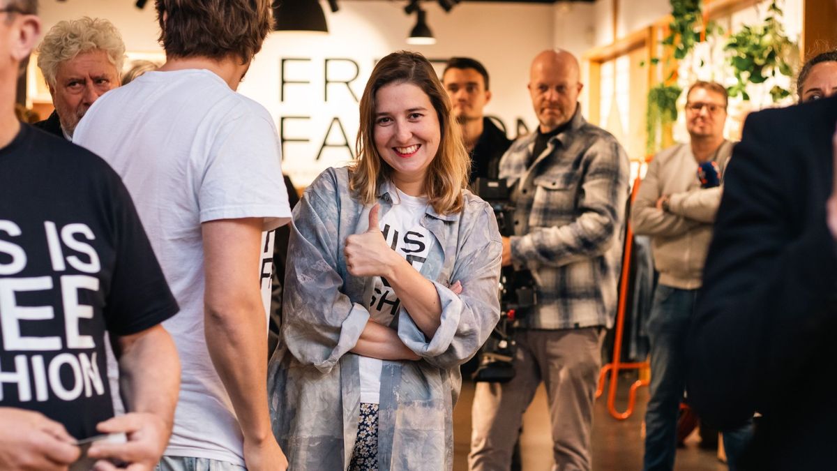 Deze winkel 'verkoopt' gratis tweedehands kleding, hoe zit dat?