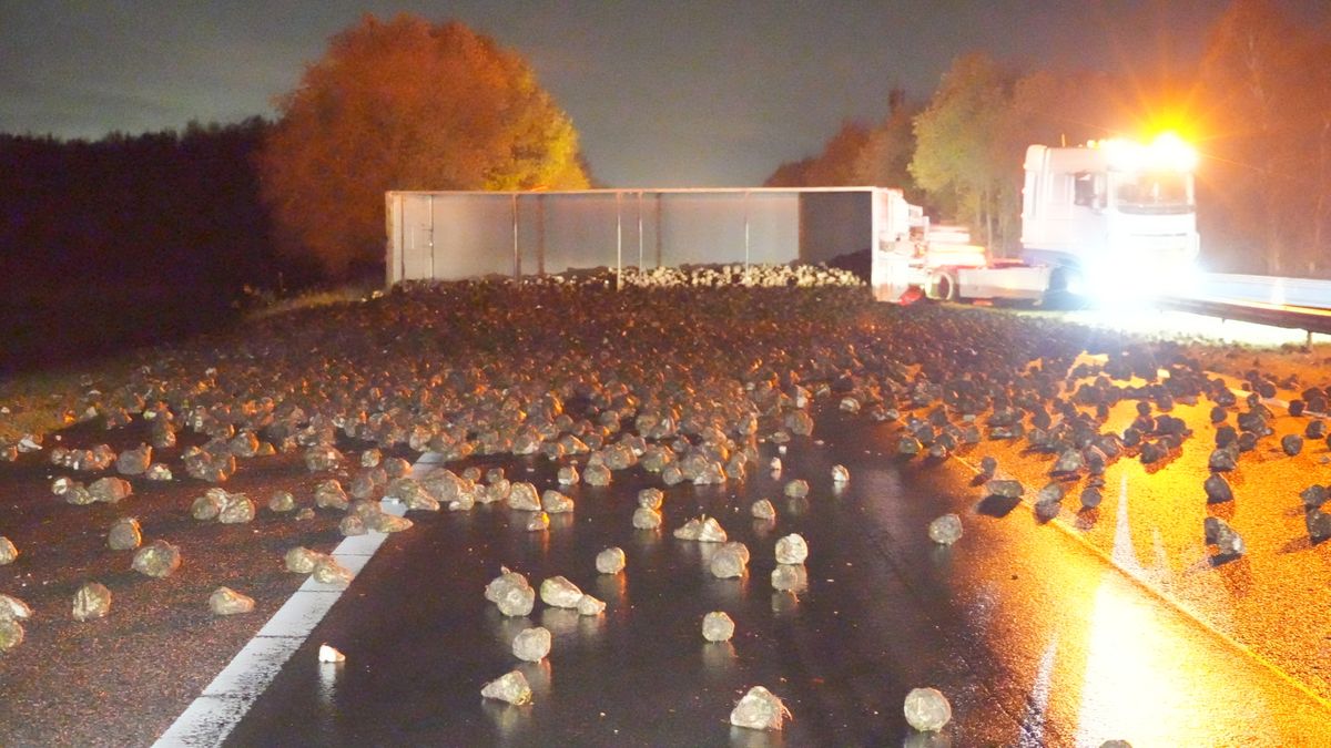 A28 hele ochtend dicht na ongeluk met bietenwagen